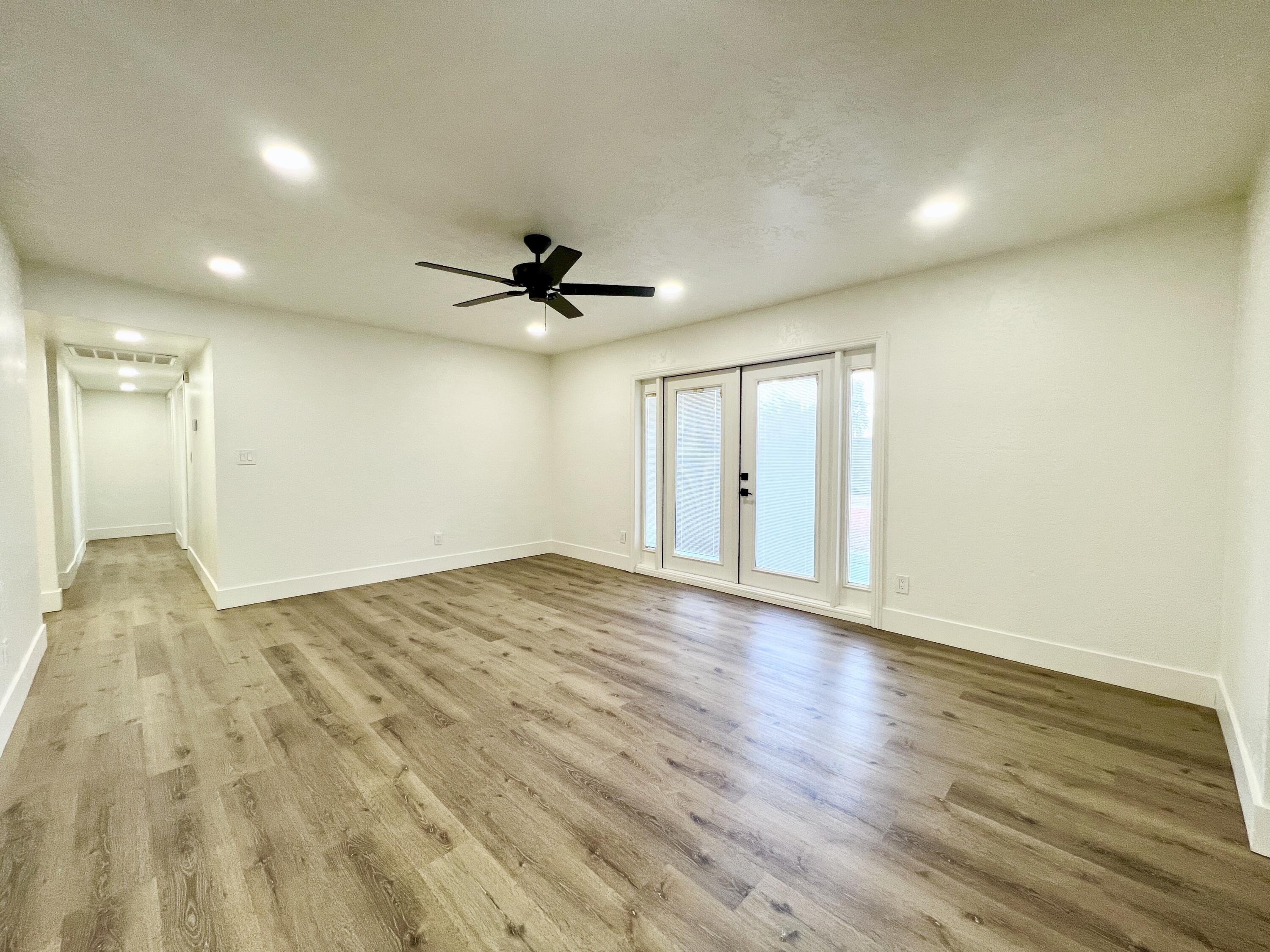 188 E Citrus Dr, Farmersville, CA 93223