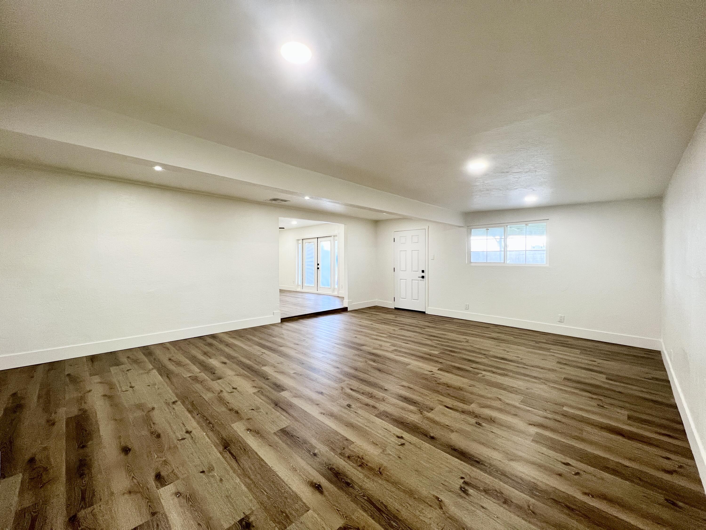 188 E Citrus Dr, Farmersville, CA 93223