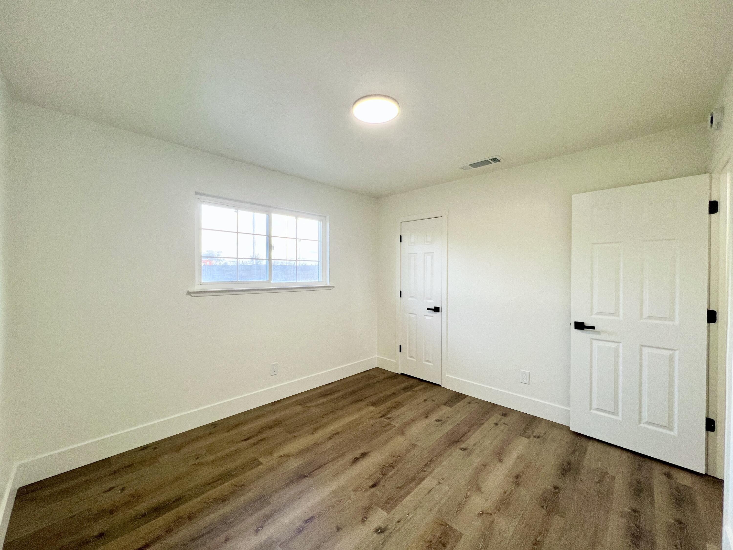 188 E Citrus Dr, Farmersville, CA 93223