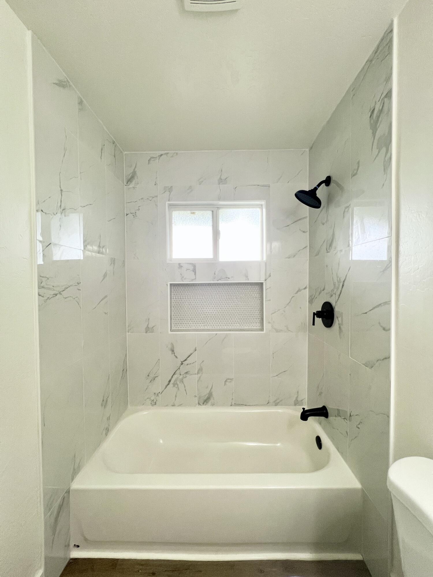 188 E Citrus Dr, Farmersville, CA 93223