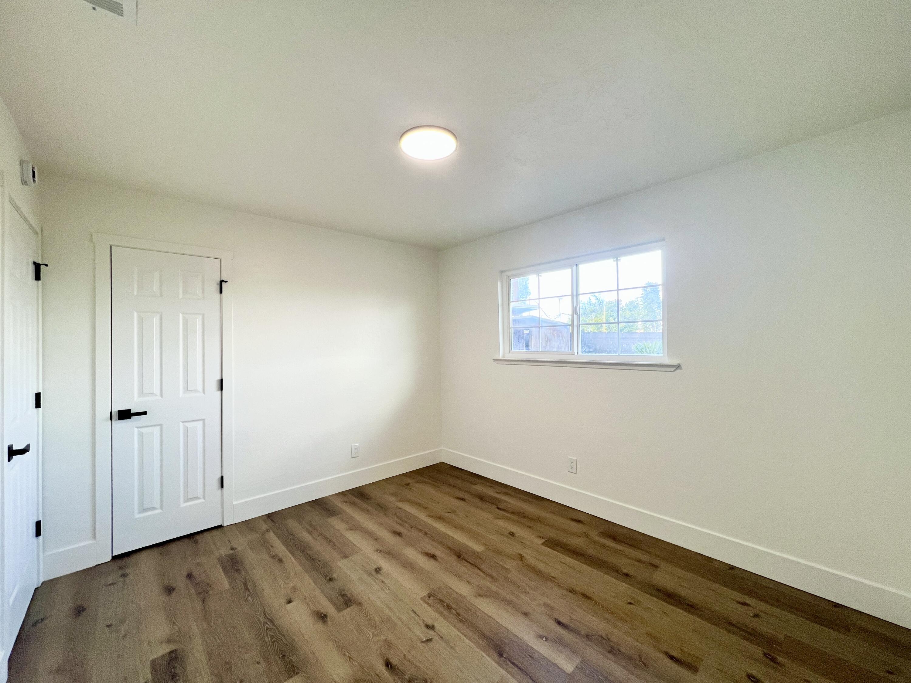 188 E Citrus Dr, Farmersville, CA 93223