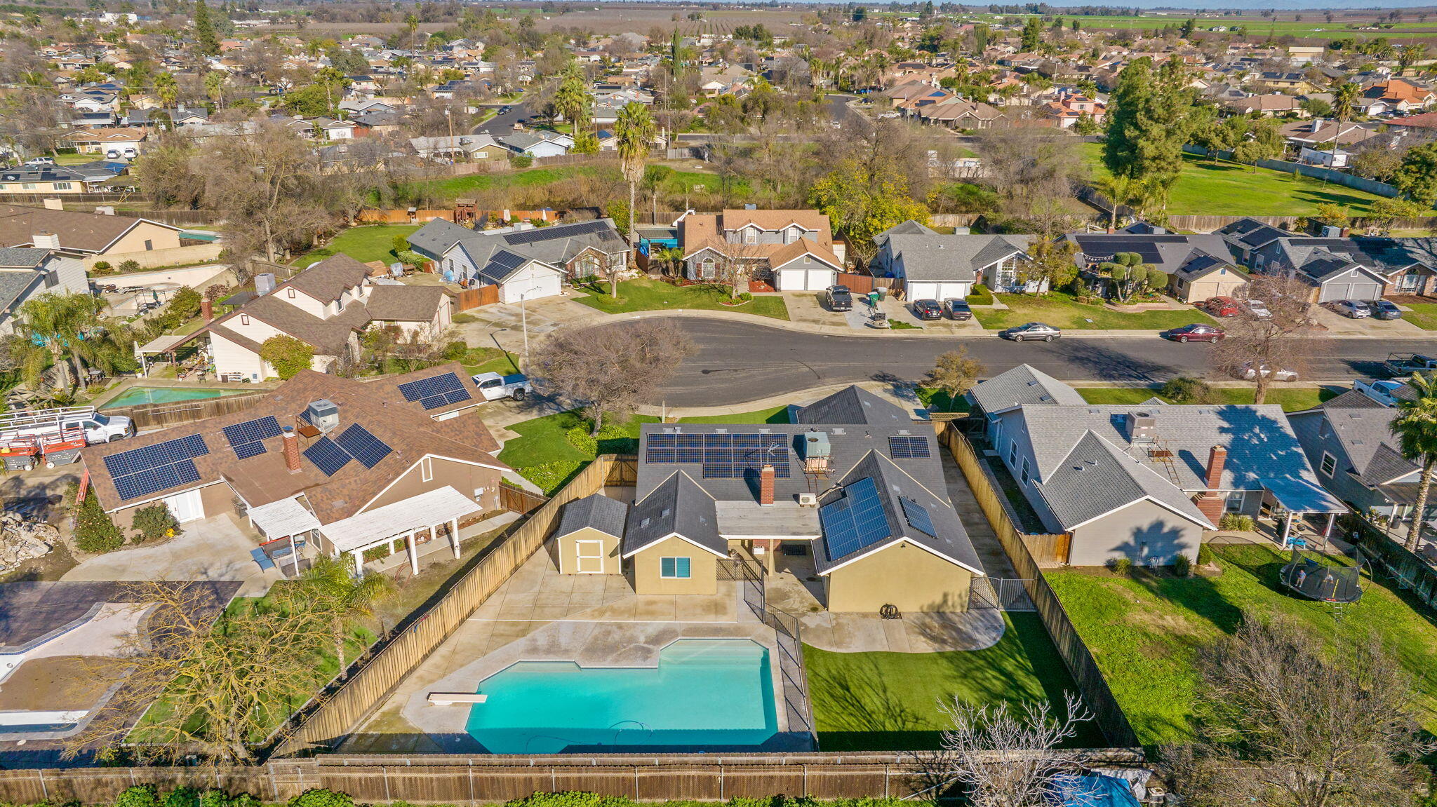 399 Palm Cir, Hanford, CA 93230