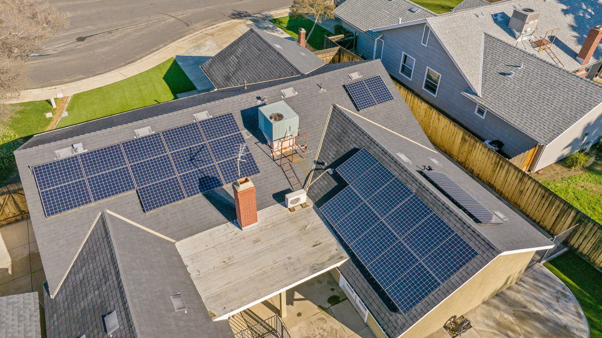 399 Palm Cir, Hanford, CA 93230