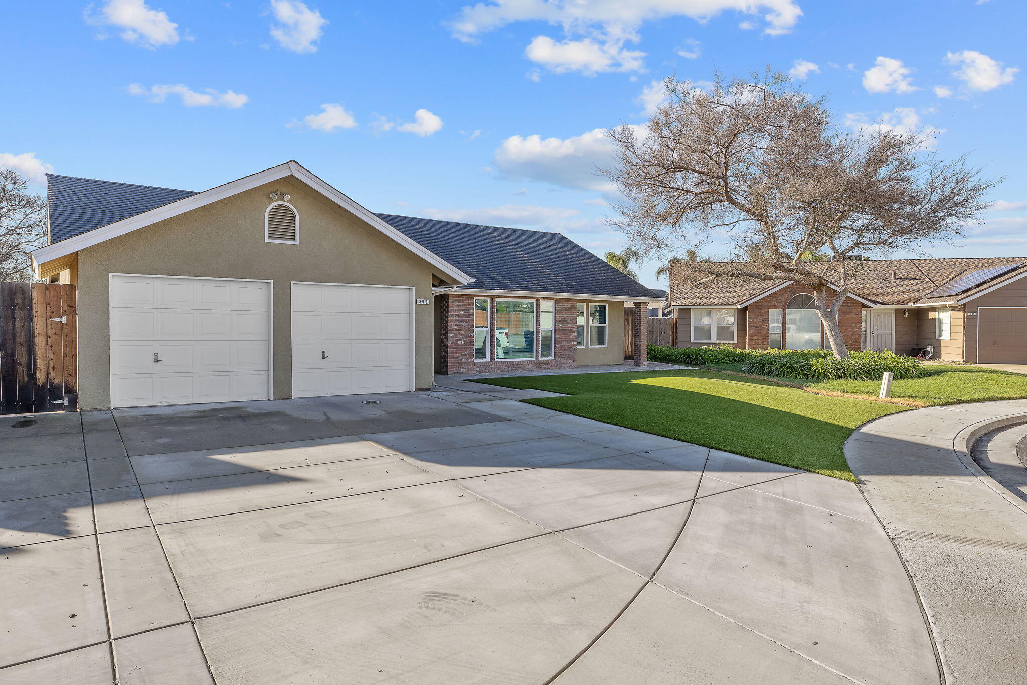 399 Palm Cir, Hanford, CA 93230