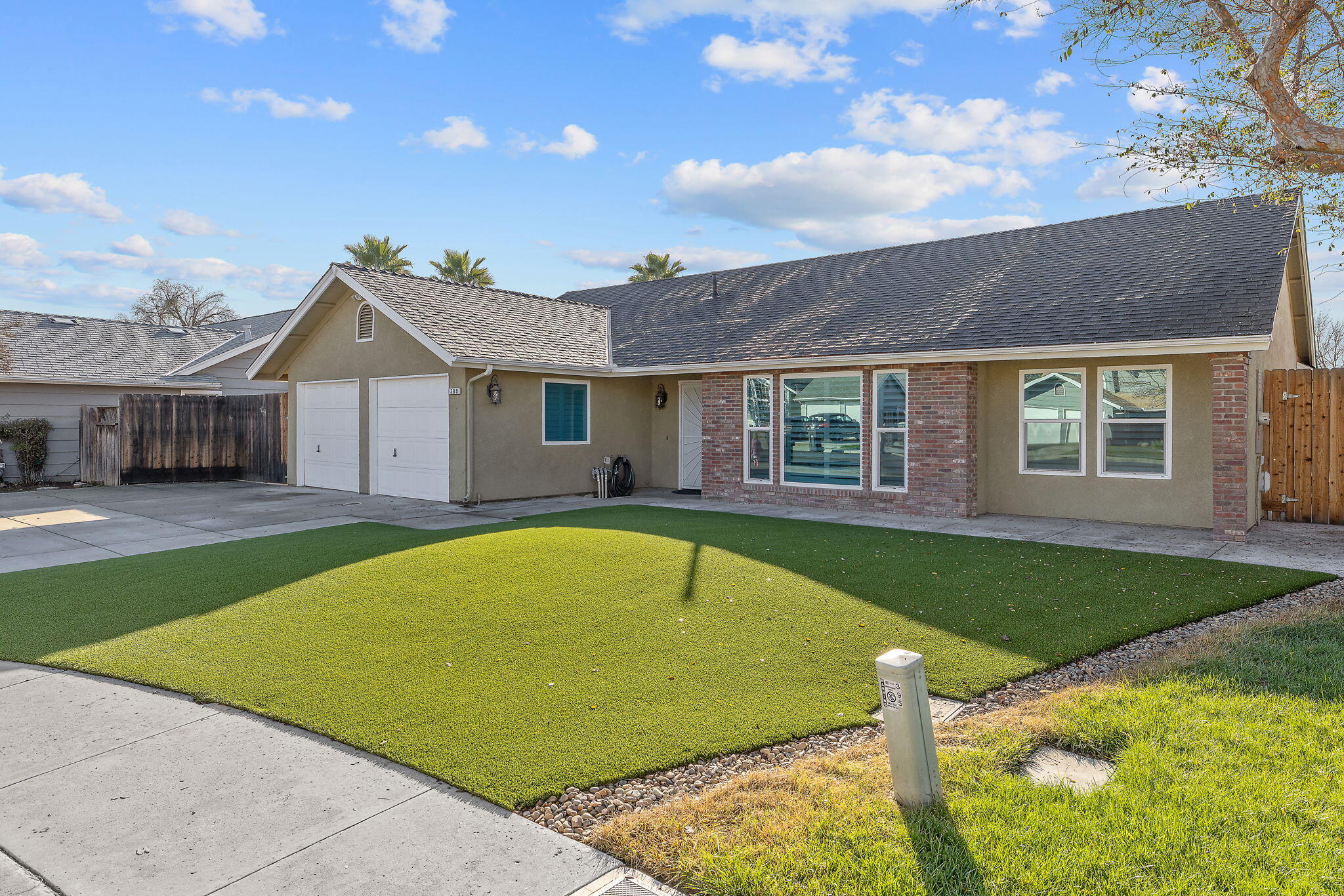 399 Palm Cir, Hanford, CA 93230