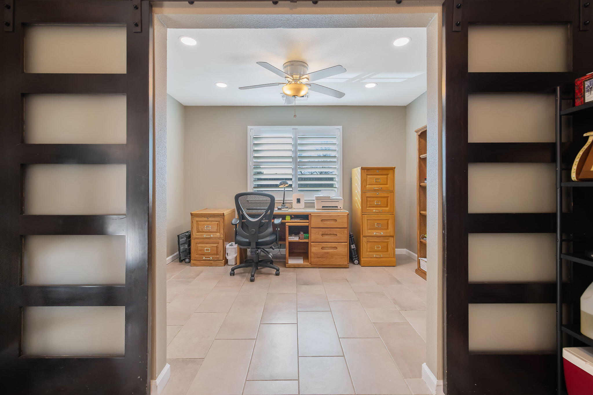 399 Palm Cir, Hanford, CA 93230