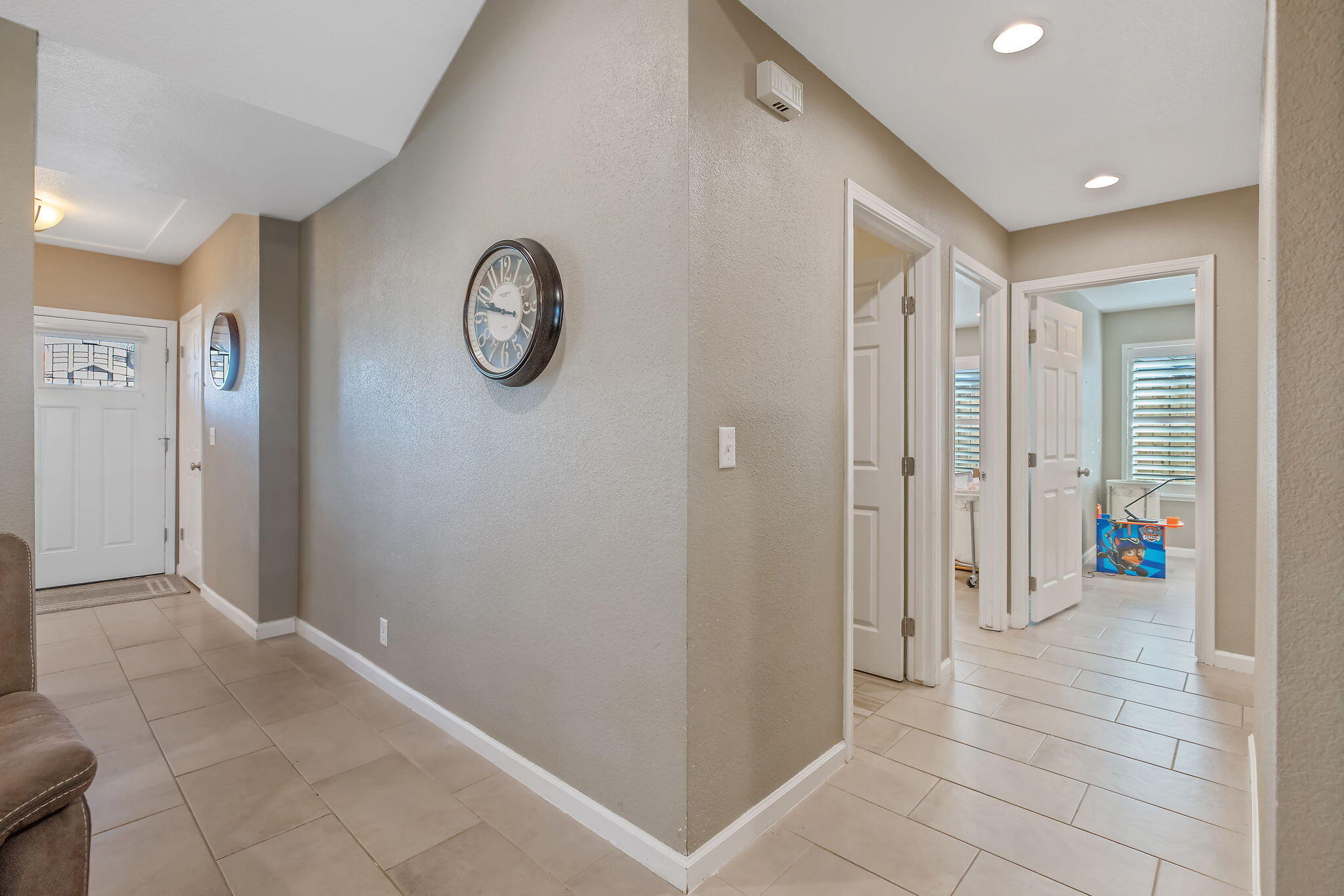 399 Palm Cir, Hanford, CA 93230