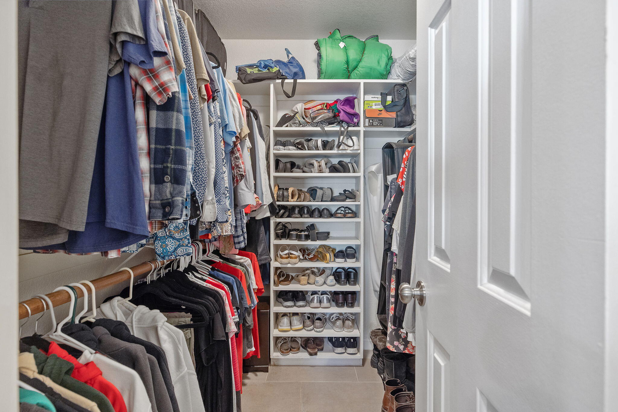 399 Palm Cir, Hanford, CA 93230