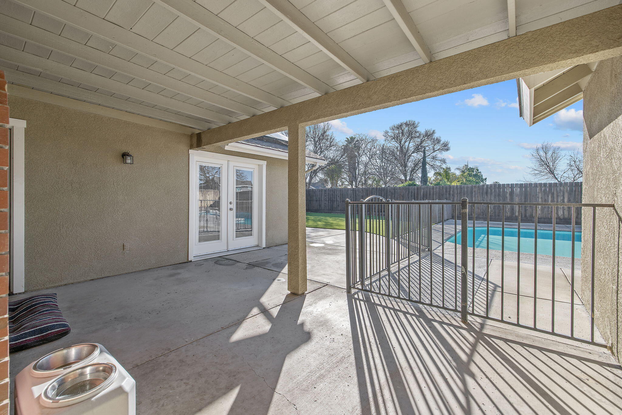 399 Palm Cir, Hanford, CA 93230