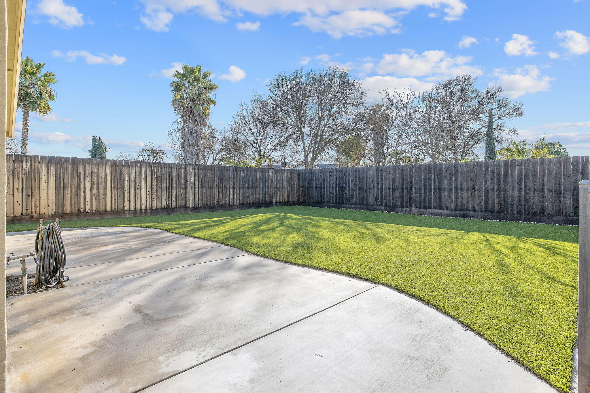 399 Palm Cir, Hanford, CA 93230