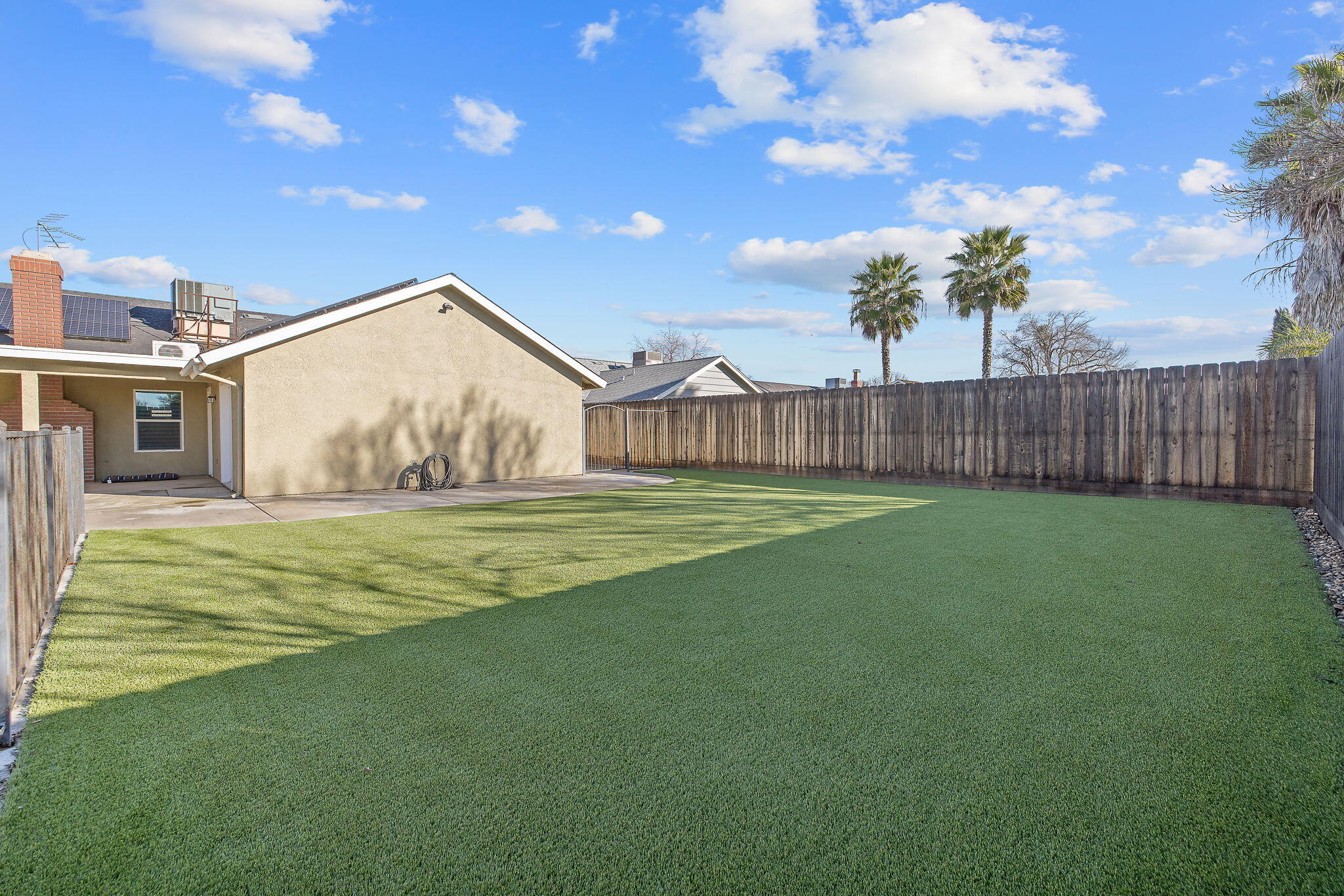 399 Palm Cir, Hanford, CA 93230