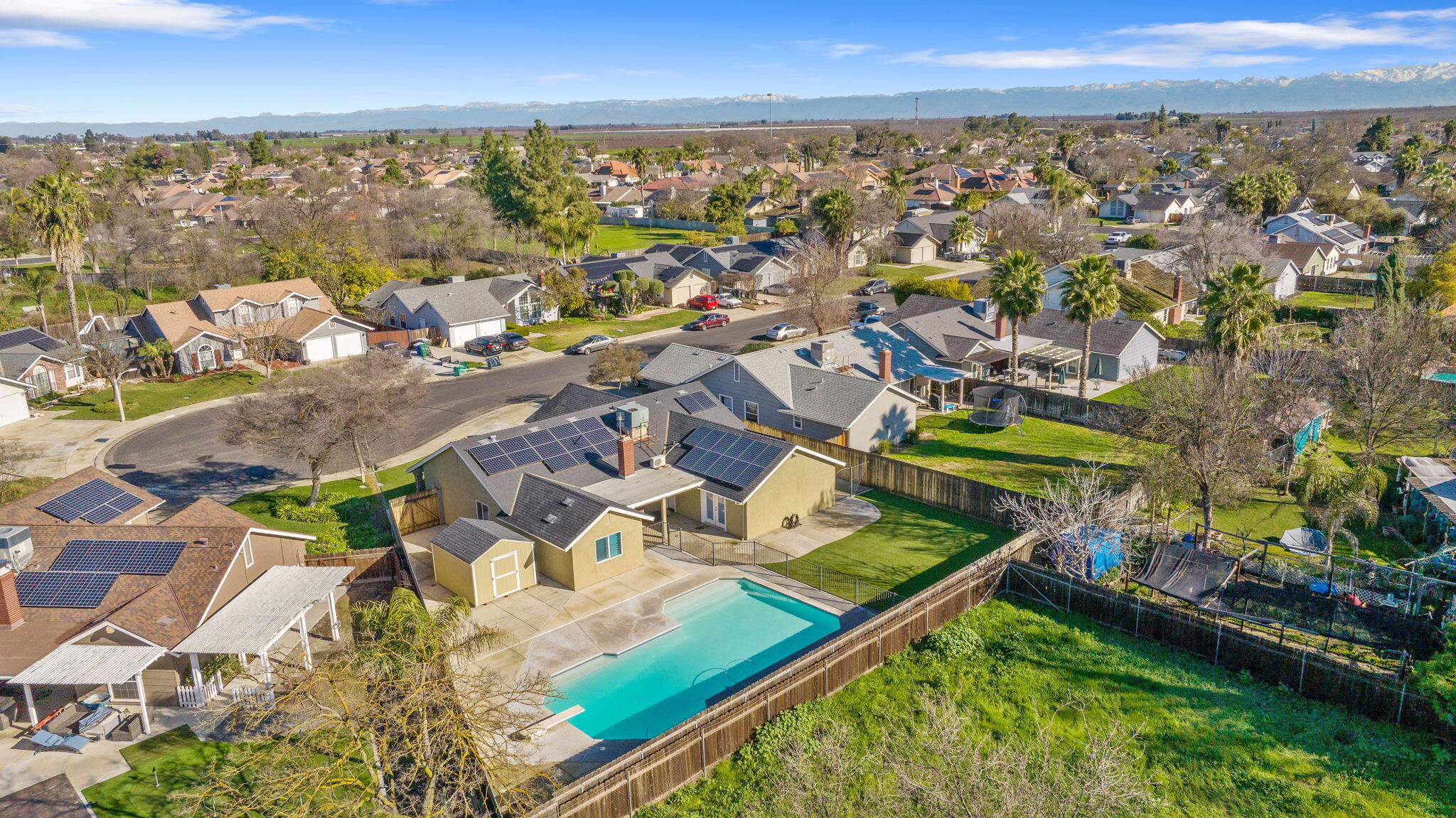 399 Palm Cir, Hanford, CA 93230