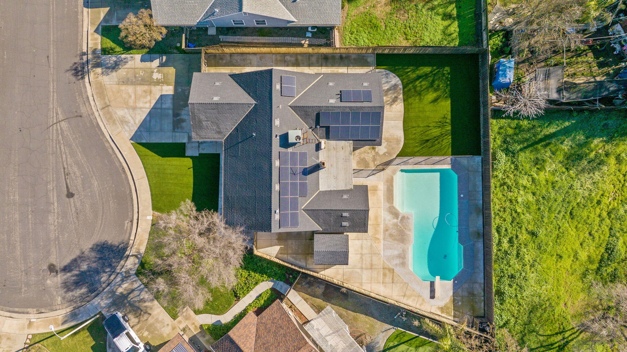 399 Palm Cir, Hanford, CA 93230