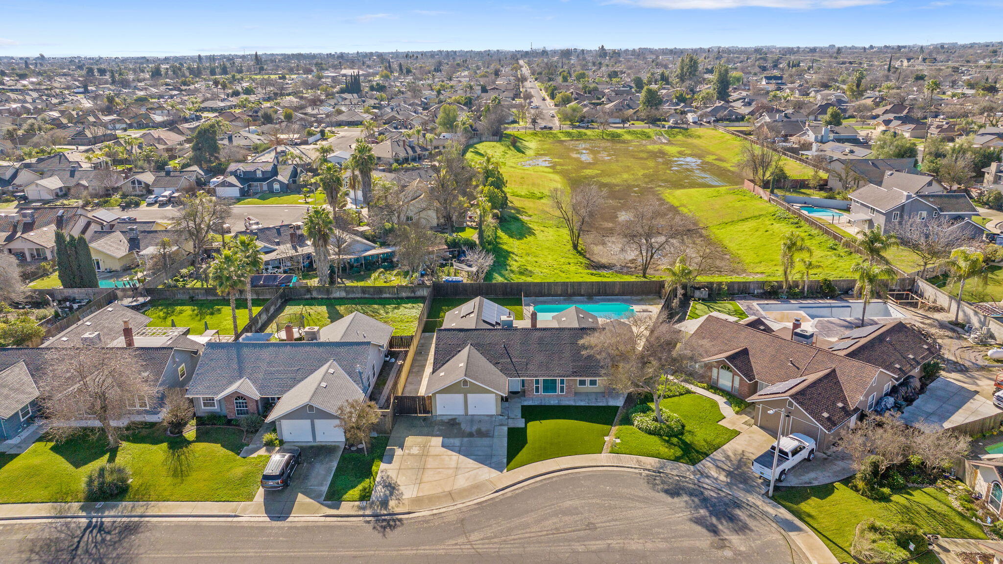 399 Palm Cir, Hanford, CA 93230