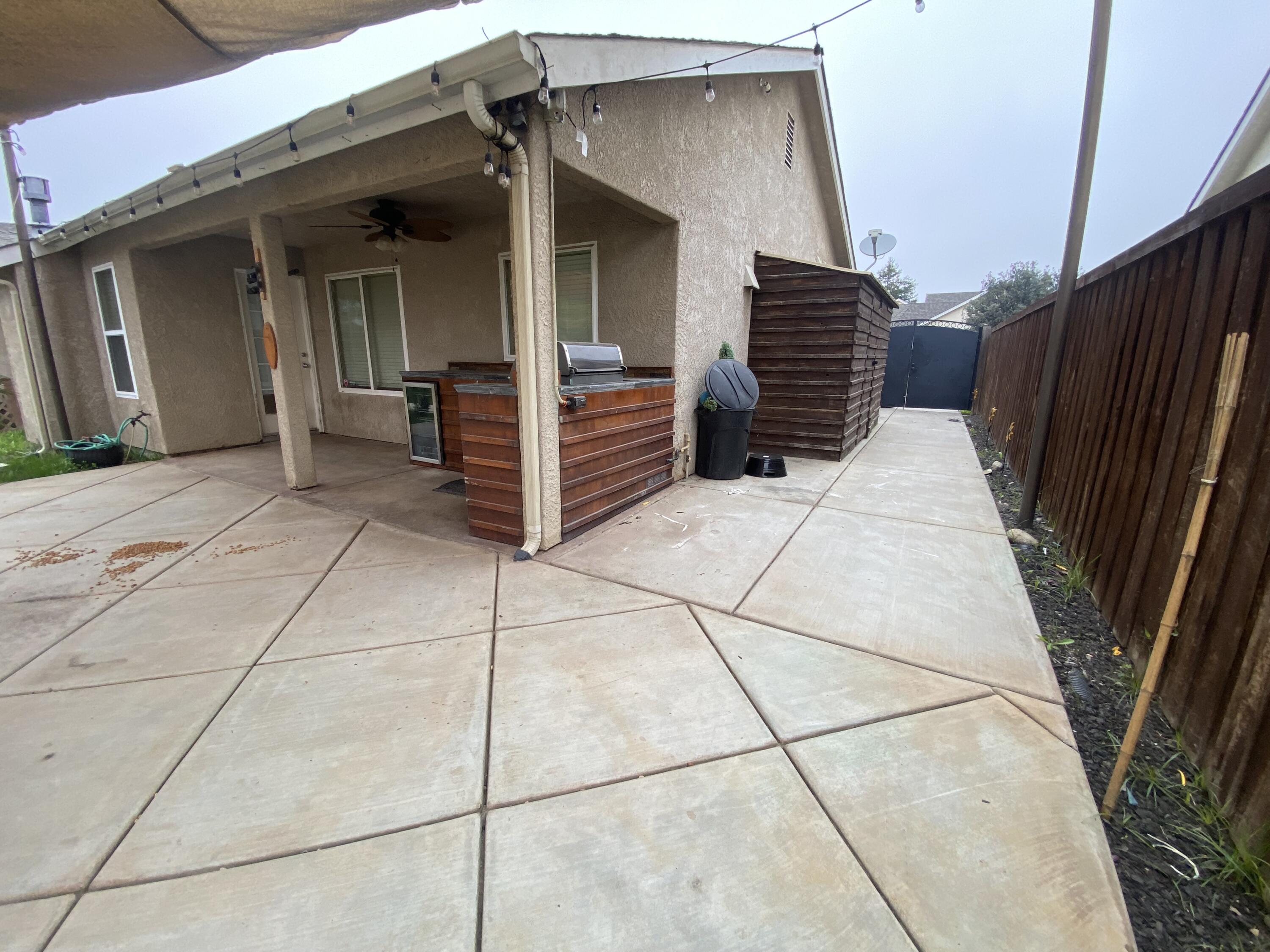 2805 Badger Flat Ave, Tulare, CA 93274