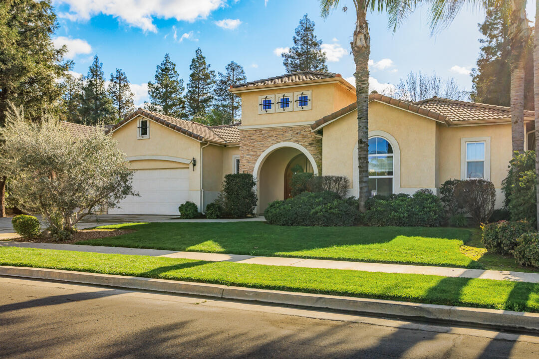 5849 W Buena Vista Ave, Visalia, CA 93291