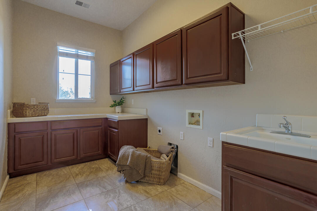 5849 W Buena Vista Ave, Visalia, CA 93291