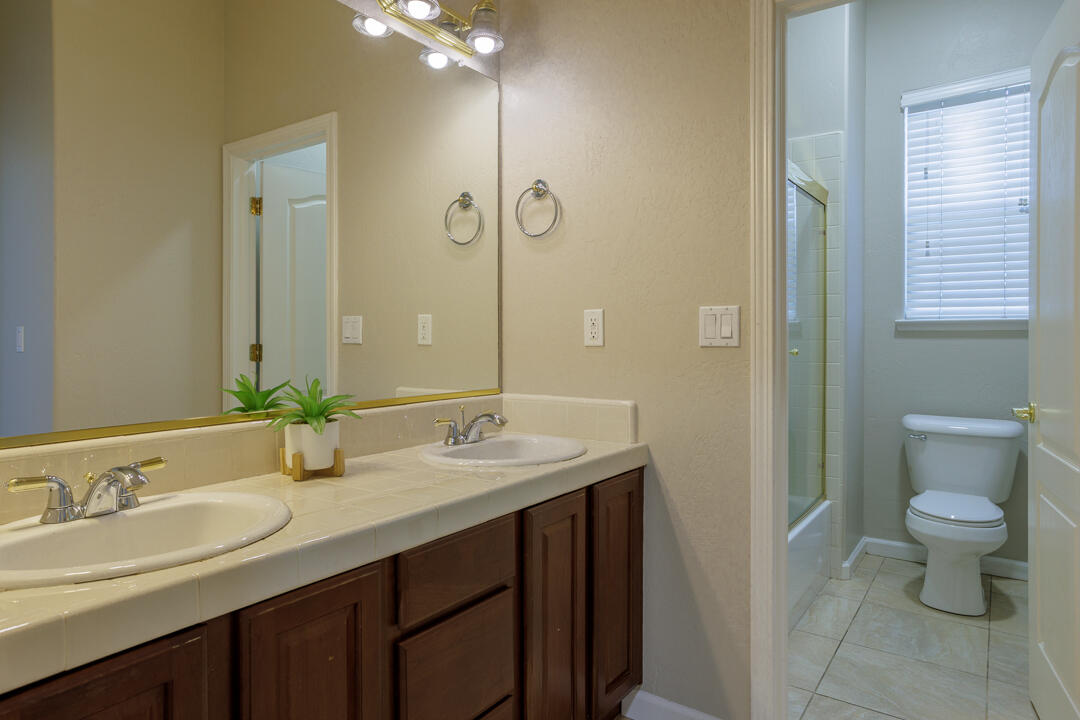 5849 W Buena Vista Ave, Visalia, CA 93291