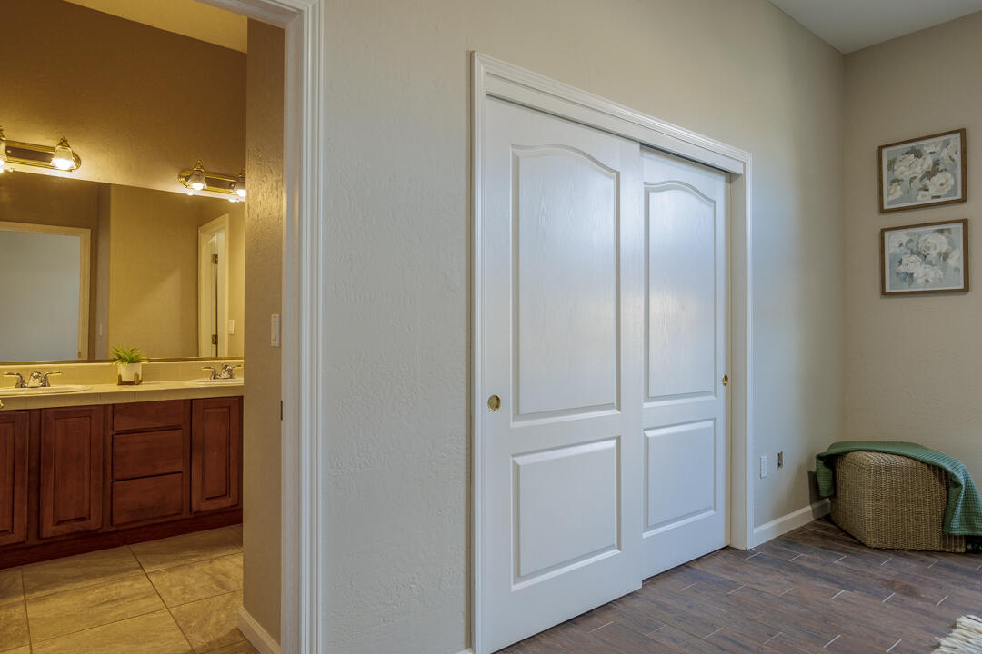 5849 W Buena Vista Ave, Visalia, CA 93291