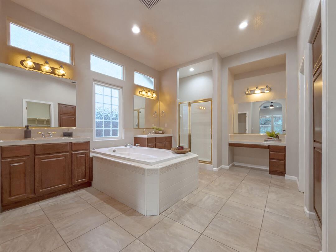 5849 W Buena Vista Ave, Visalia, CA 93291