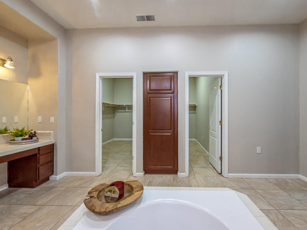 5849 W Buena Vista Ave, Visalia, CA 93291