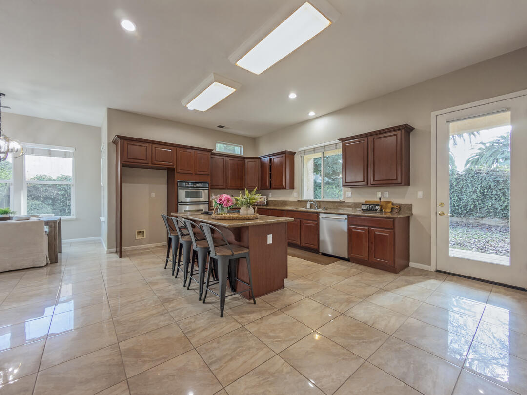 5849 W Buena Vista Ave, Visalia, CA 93291