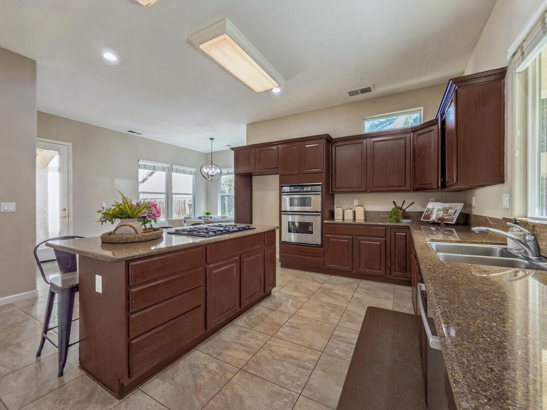 5849 W Buena Vista Ave, Visalia, CA 93291