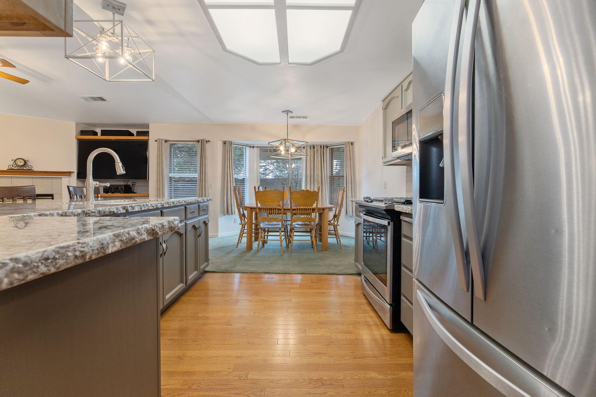 495 Congressional Ct, Tulare, CA 93274