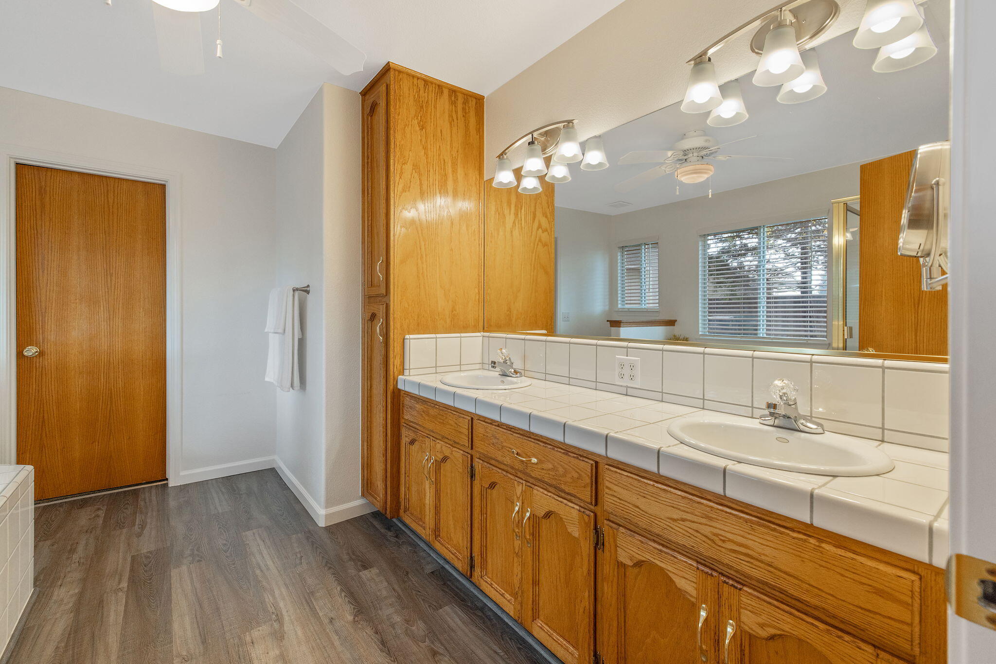 495 Congressional Ct, Tulare, CA 93274