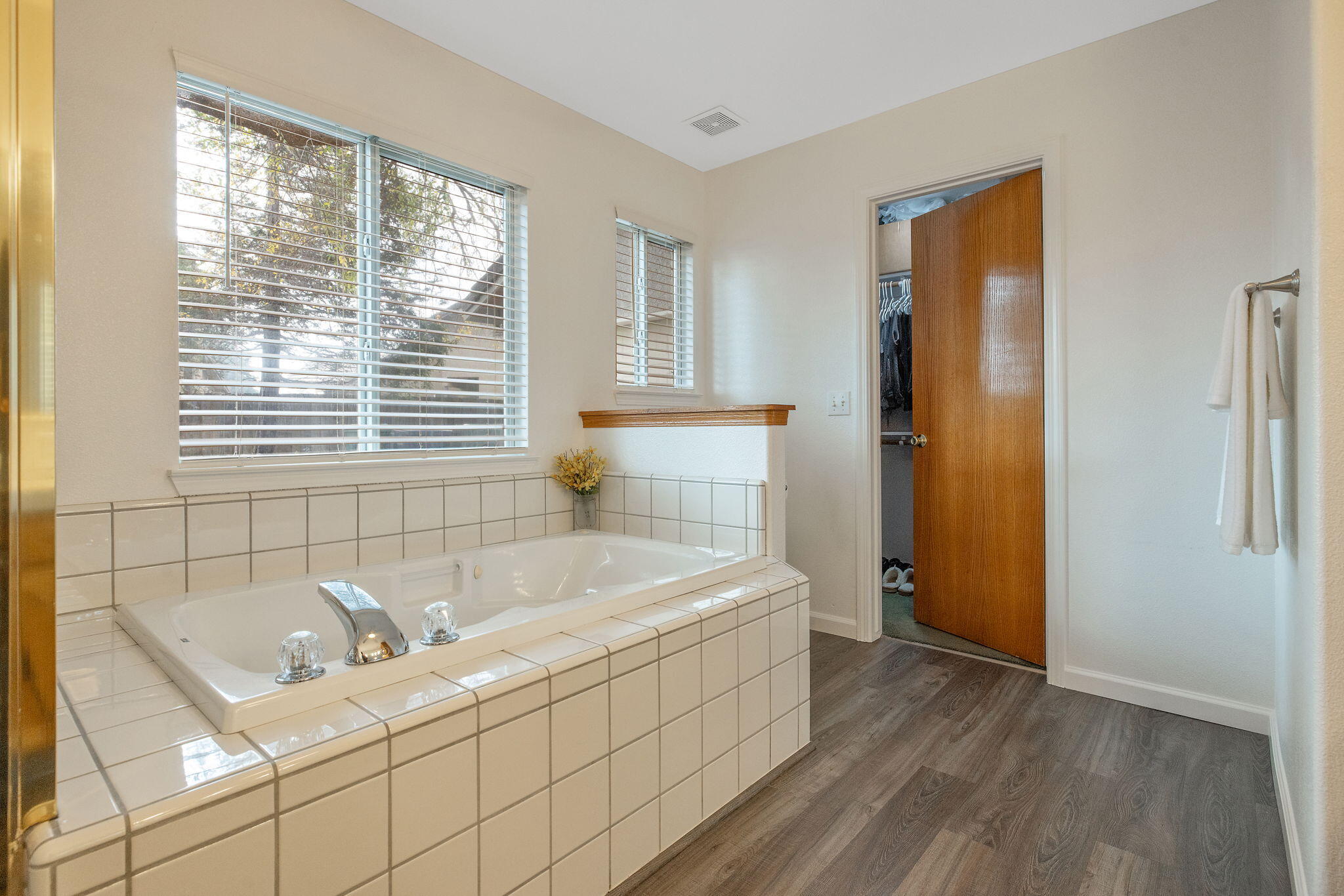 495 Congressional Ct, Tulare, CA 93274