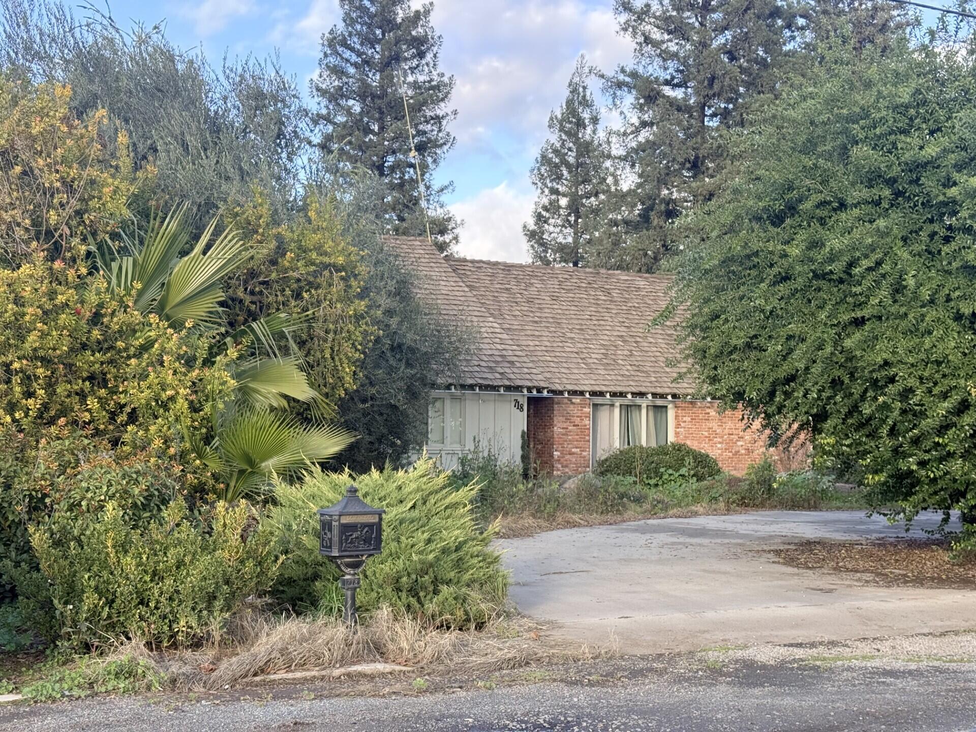 718 E Myer Ave, Exeter, CA 93221