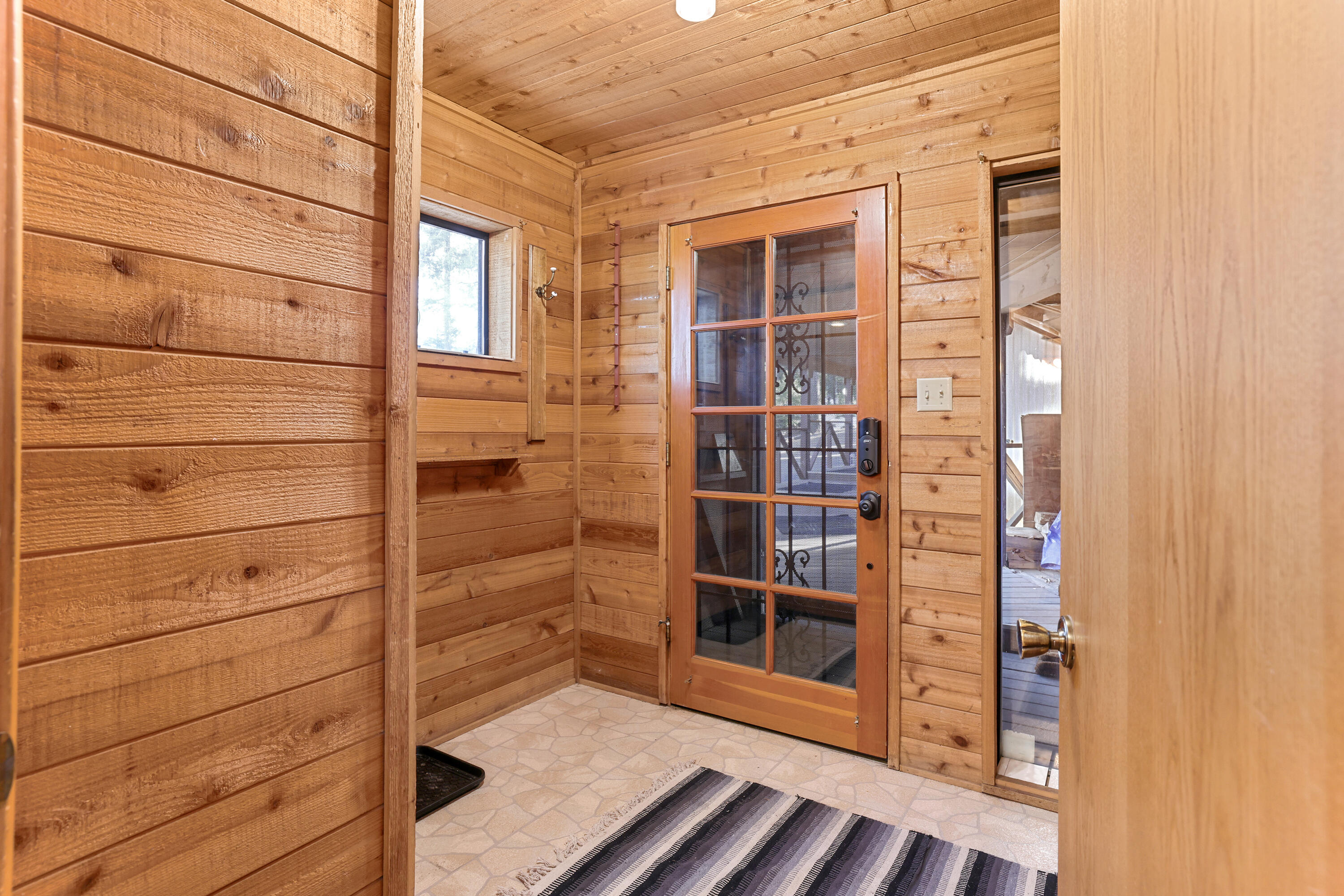 38443 Red Leaf Ln, Shaver Lake, CA 93664