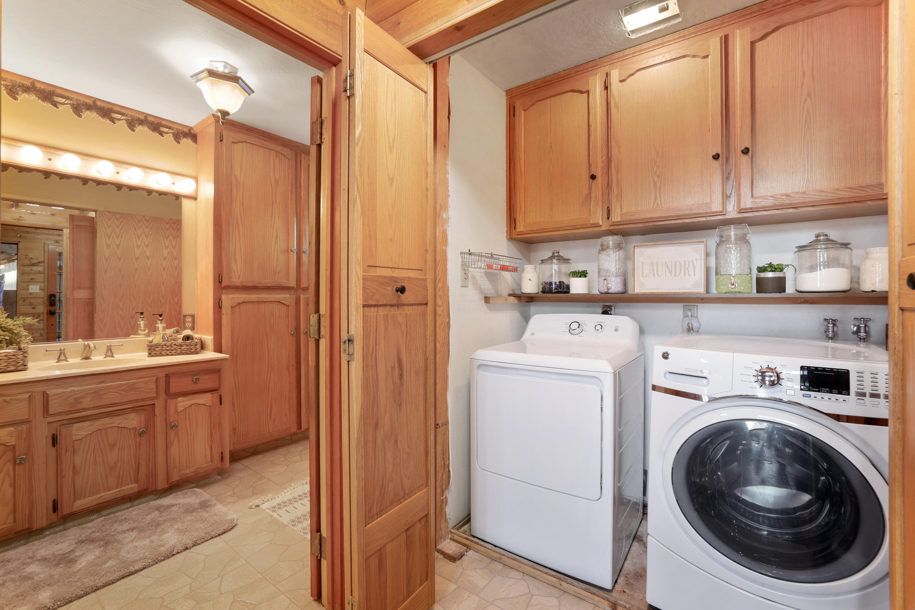 38443 Red Leaf Ln, Shaver Lake, CA 93664