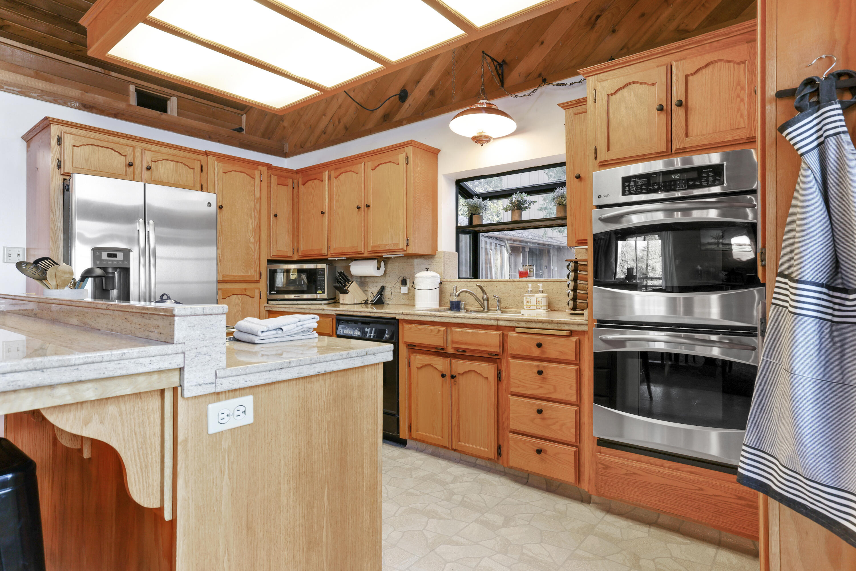 38443 Red Leaf Ln, Shaver Lake, CA 93664