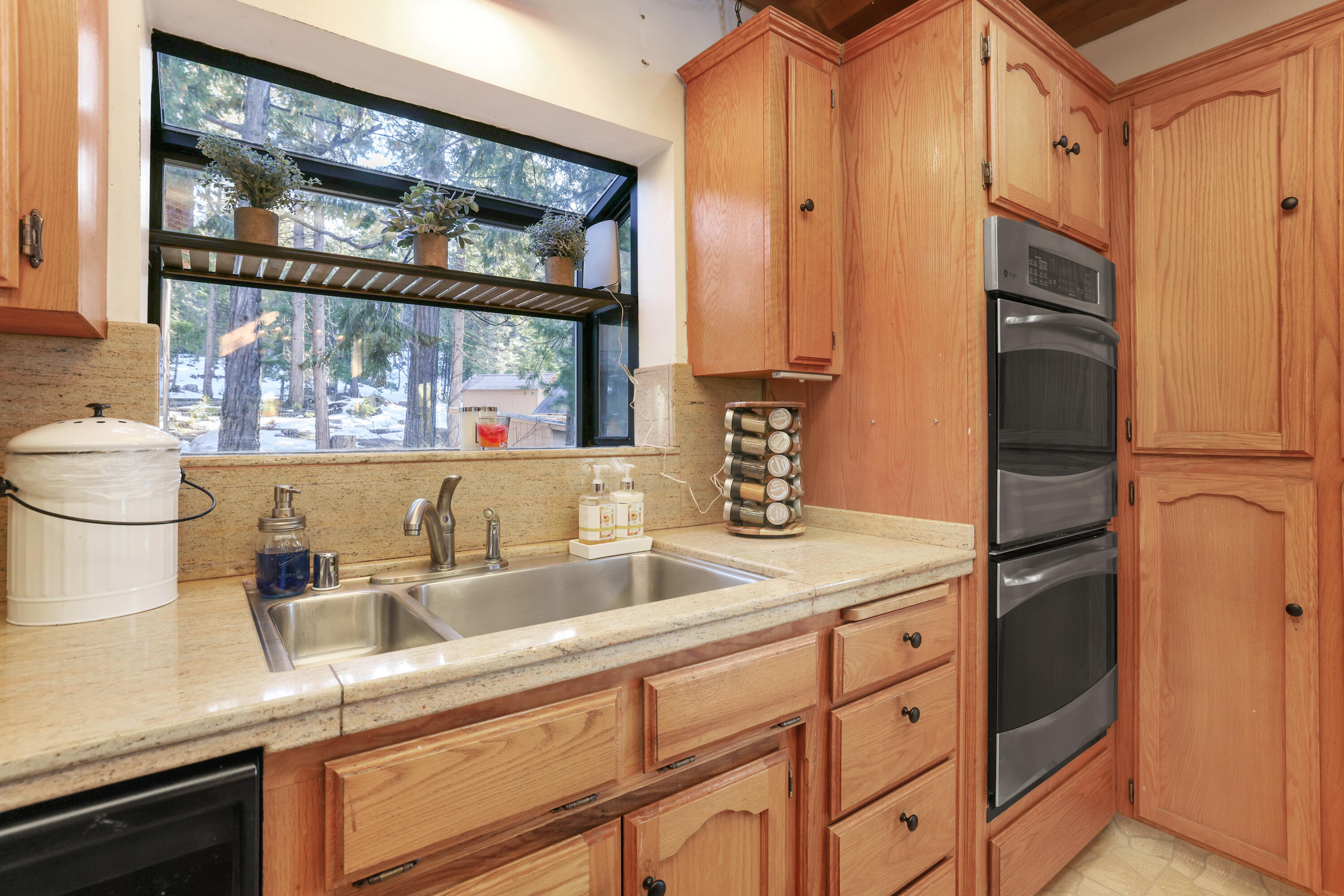 38443 Red Leaf Ln, Shaver Lake, CA 93664