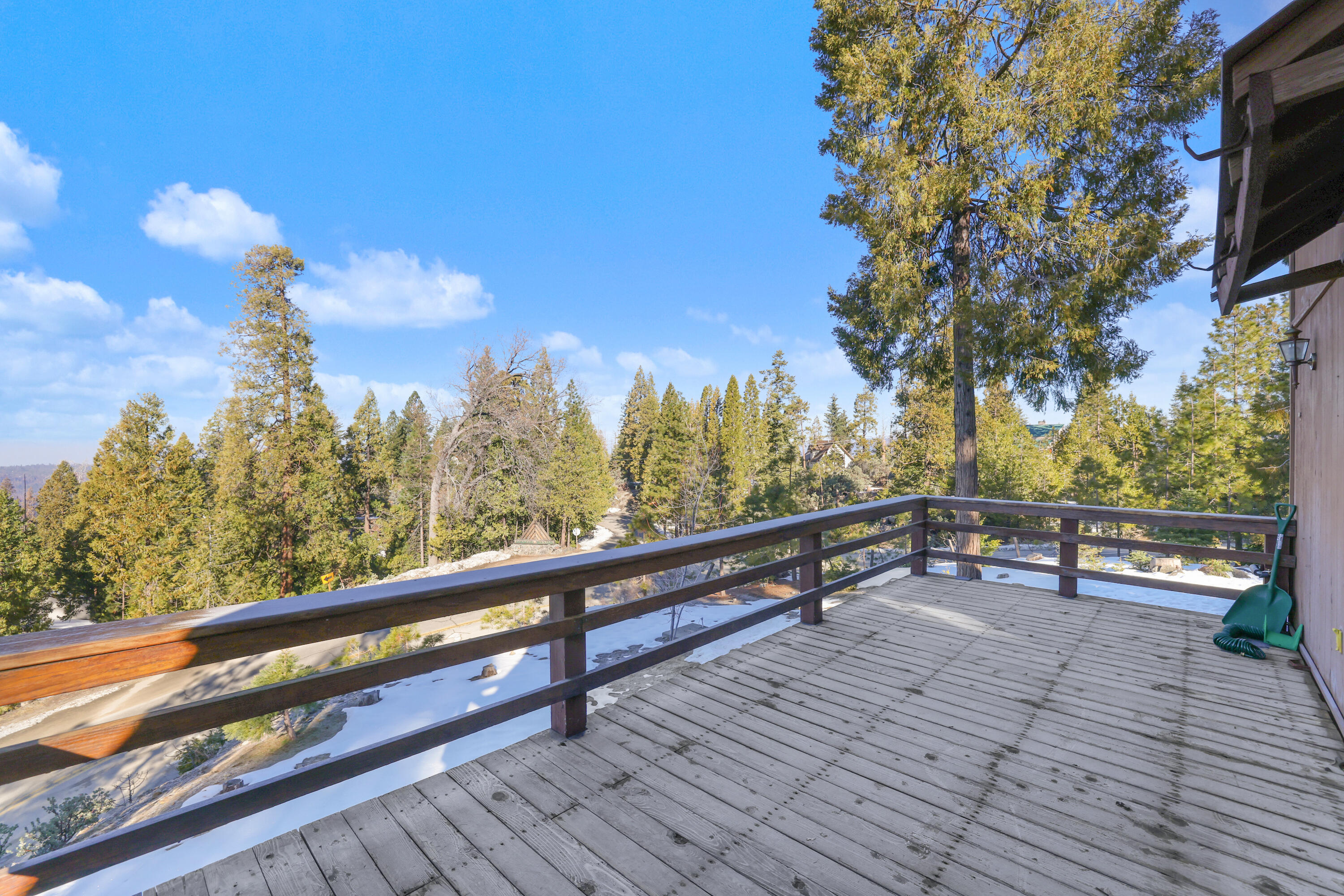 38443 Red Leaf Ln, Shaver Lake, CA 93664