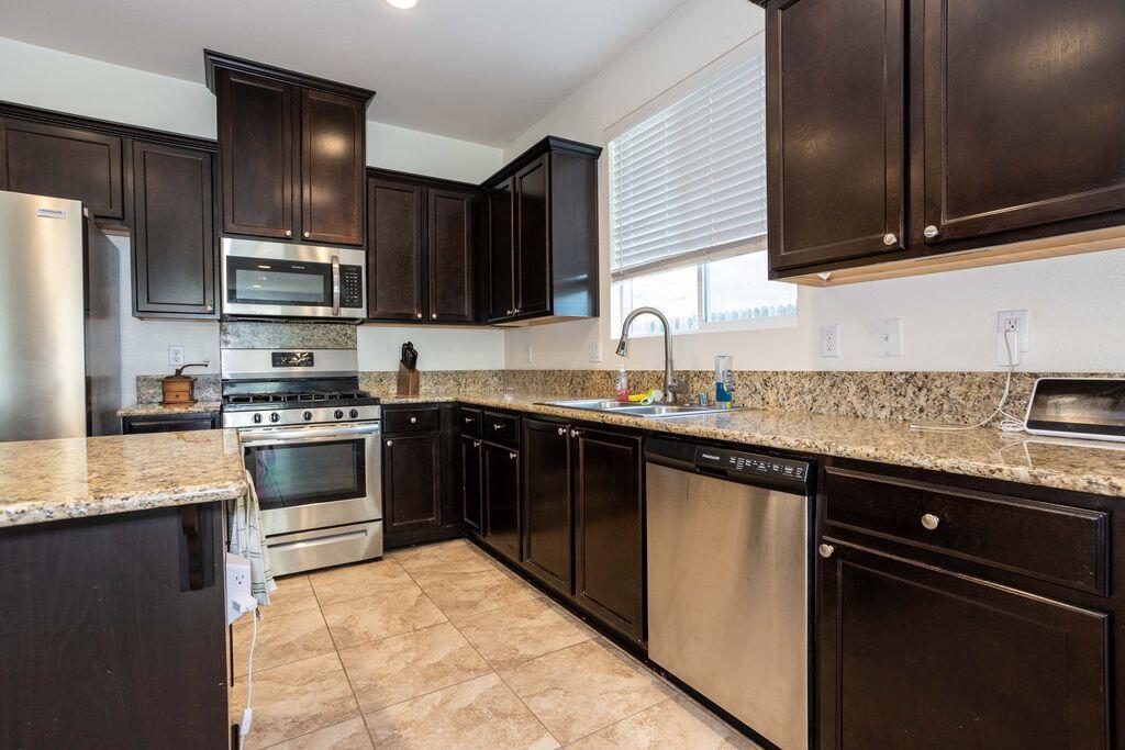 3917 E Myrtle Ave, Visalia, CA 93292