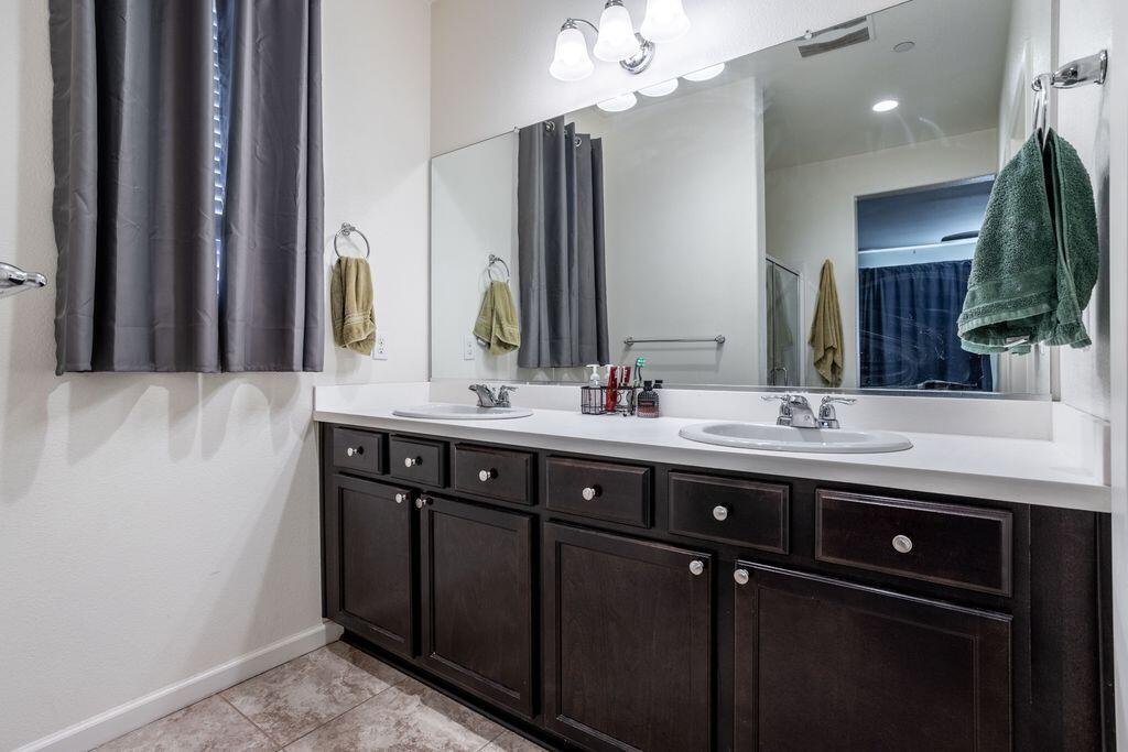 3917 E Myrtle Ave, Visalia, CA 93292