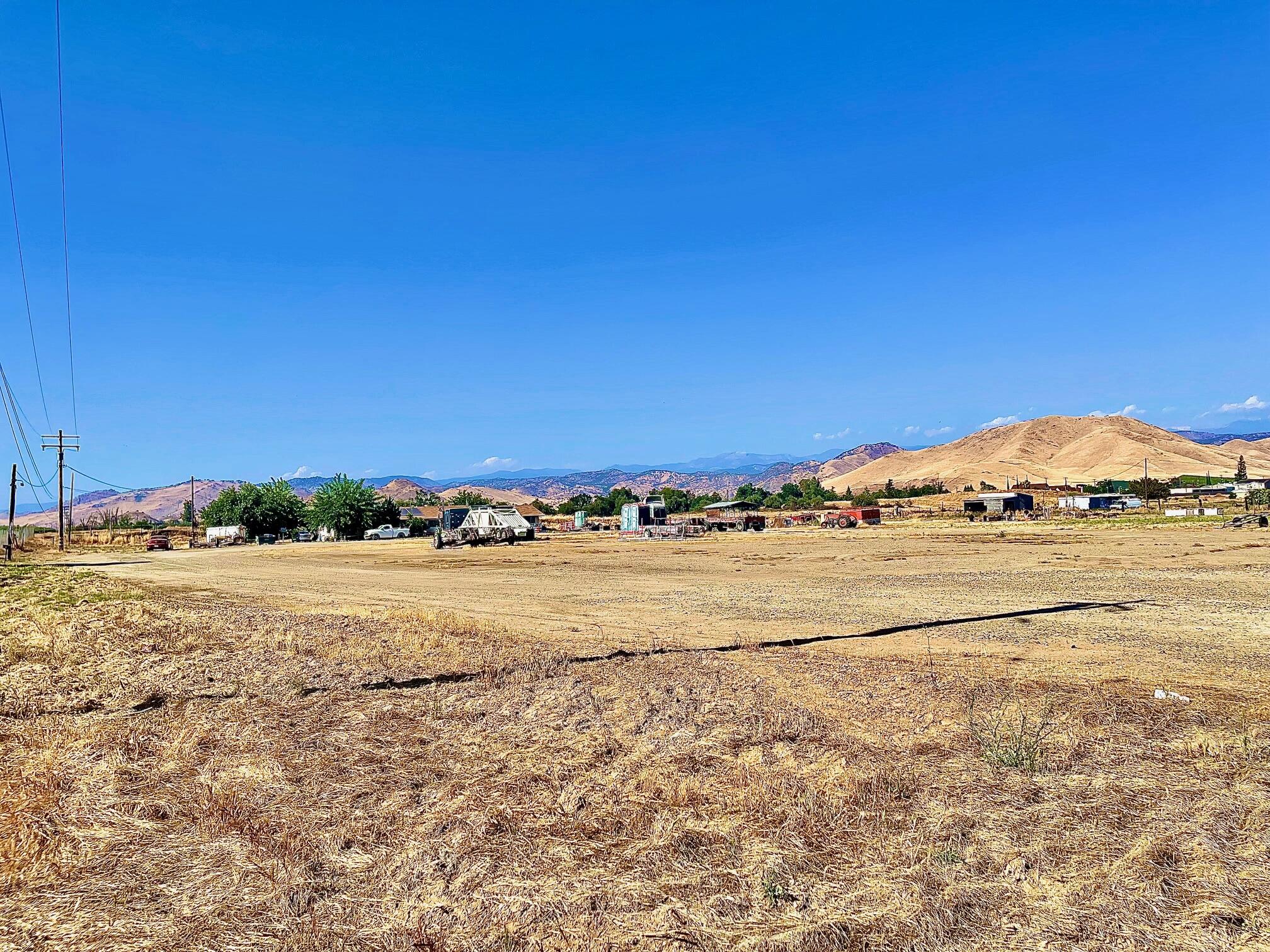 00 W Ropes Ave, Woodlake, CA 93286