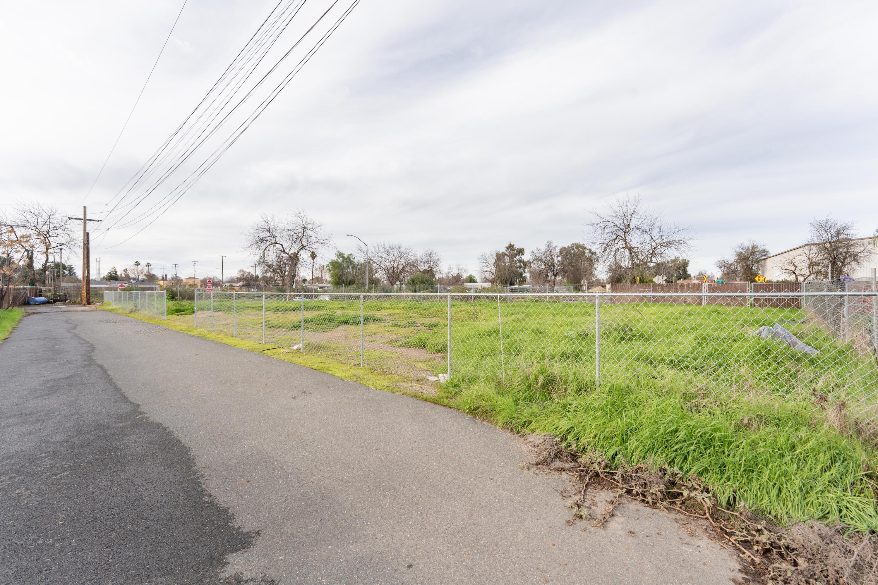 0 Spruce St, Tulare, CA 93274