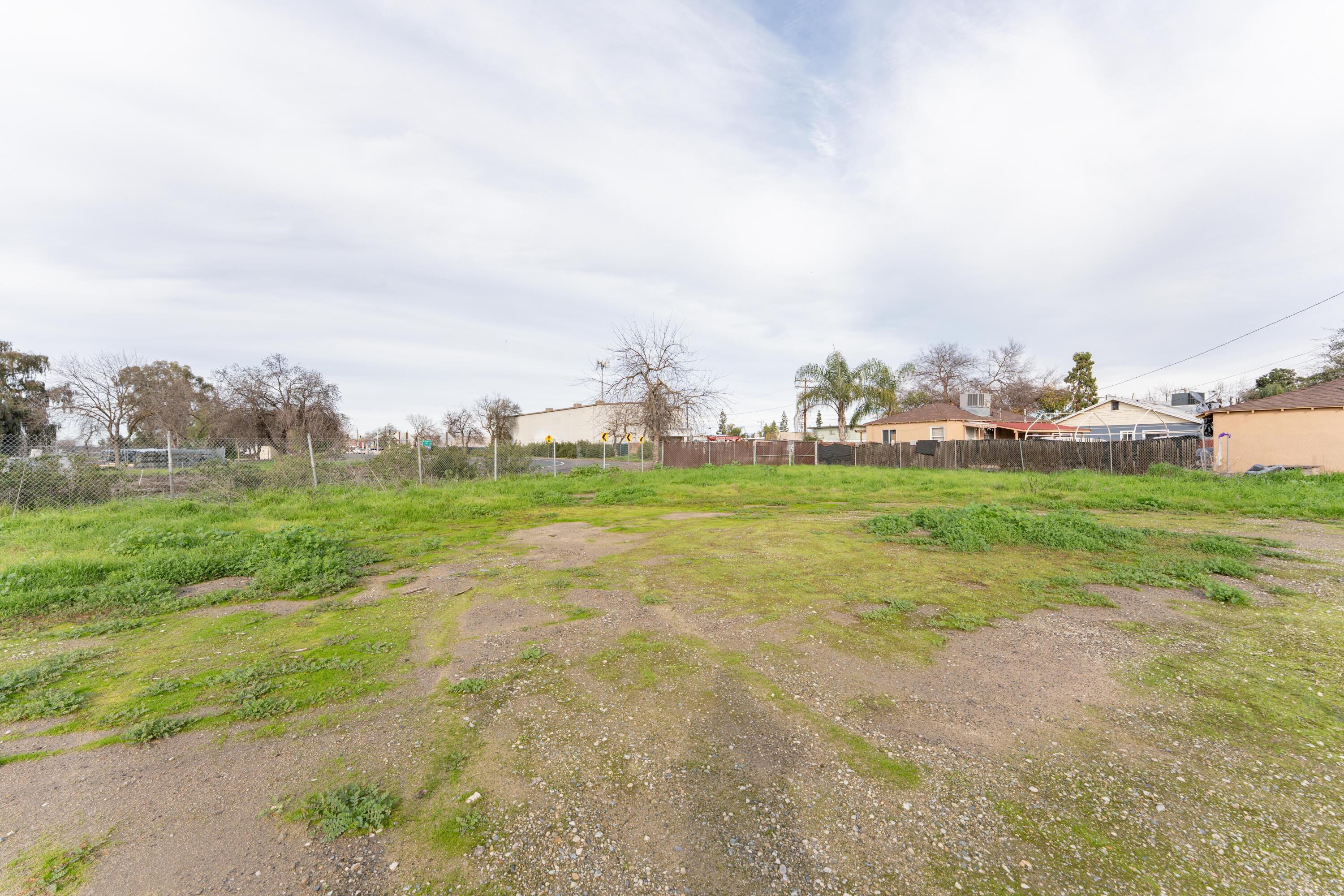 0 Spruce St, Tulare, CA 93274