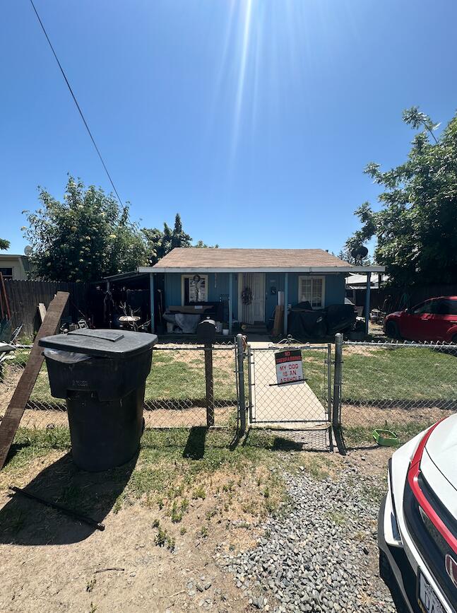 1087 W Belleview Ave, Porterville, CA 93257