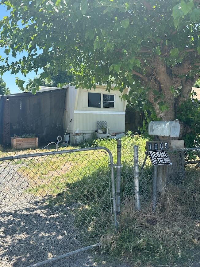 1087 W Belleview Ave, Porterville, CA 93257