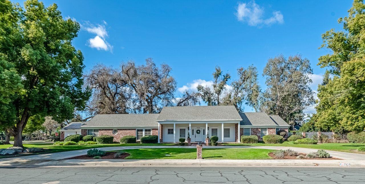 2929 S Church St, Visalia, CA 93277