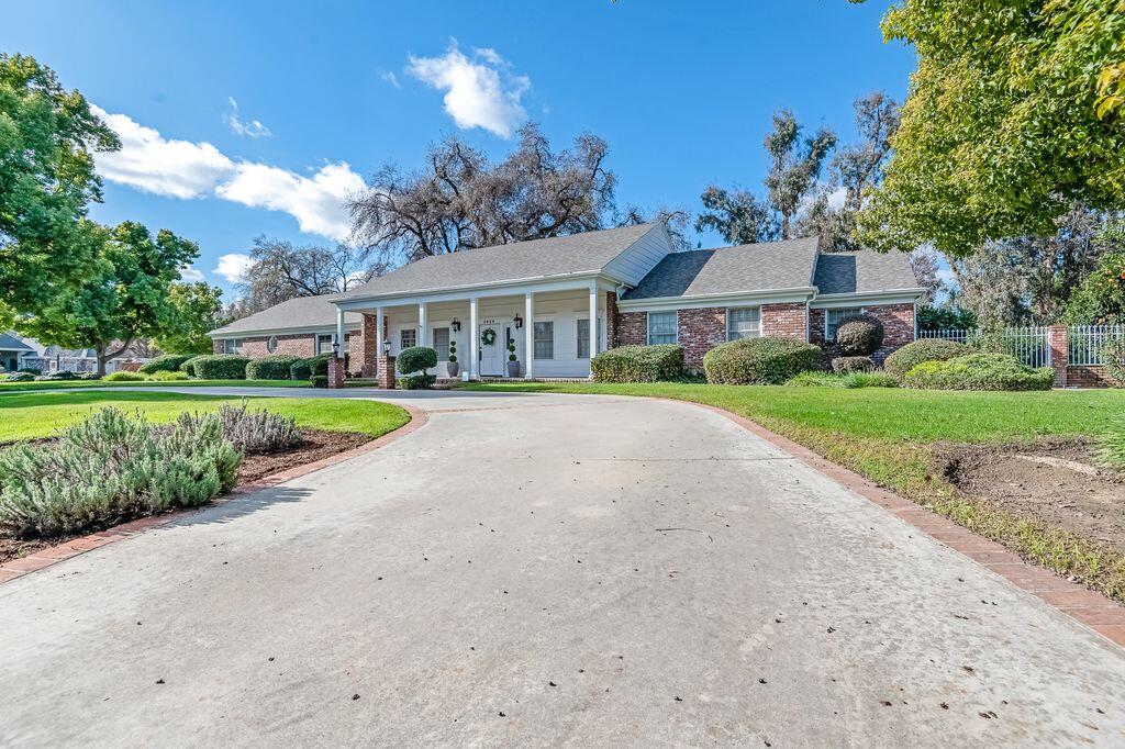 2929 S Church St, Visalia, CA 93277