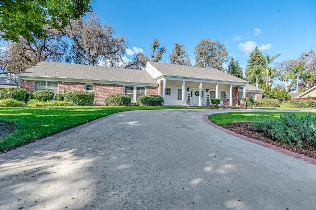 2929 S Church St, Visalia, CA 93277