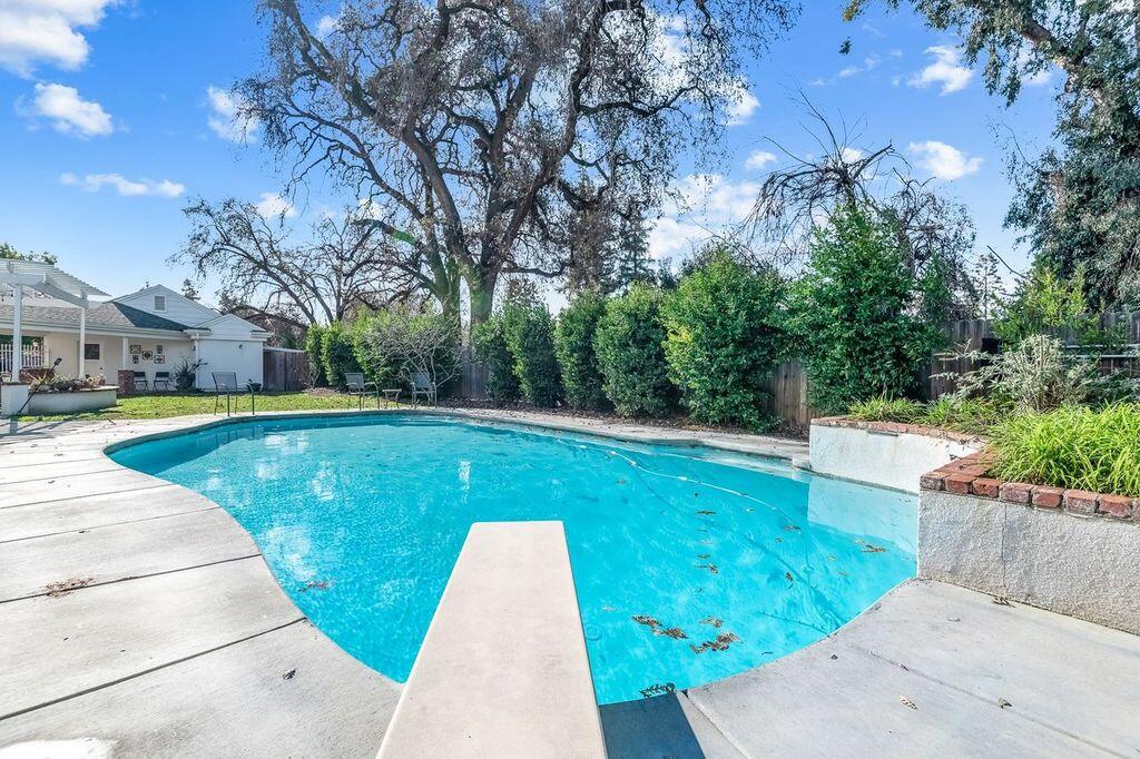 2929 S Church St, Visalia, CA 93277