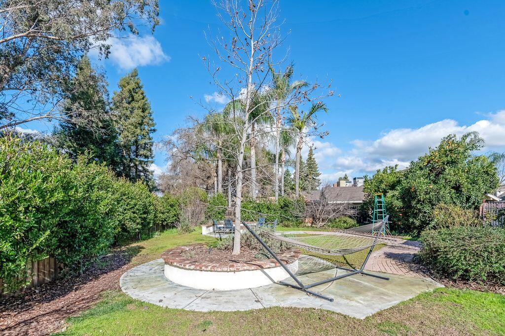 2929 S Church St, Visalia, CA 93277