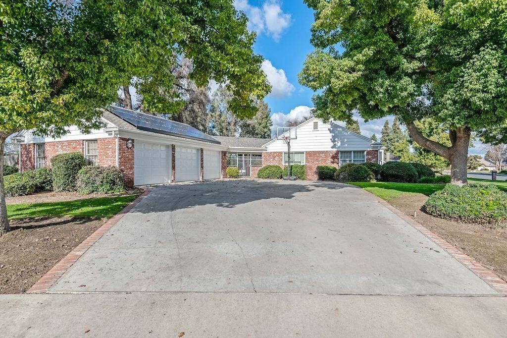 2929 S Church St, Visalia, CA 93277