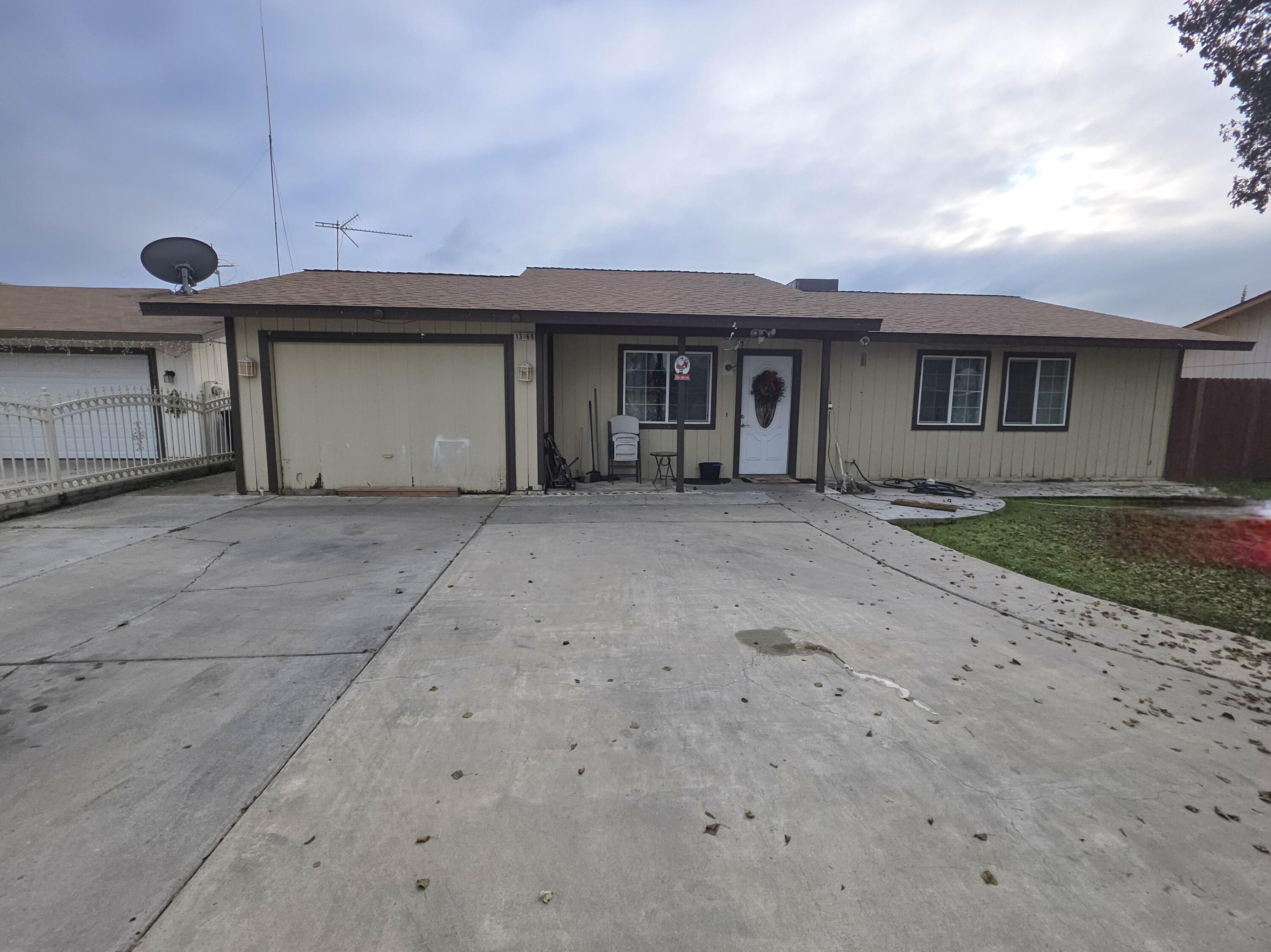 13069 Quinto Ct, Cutler, CA 93615